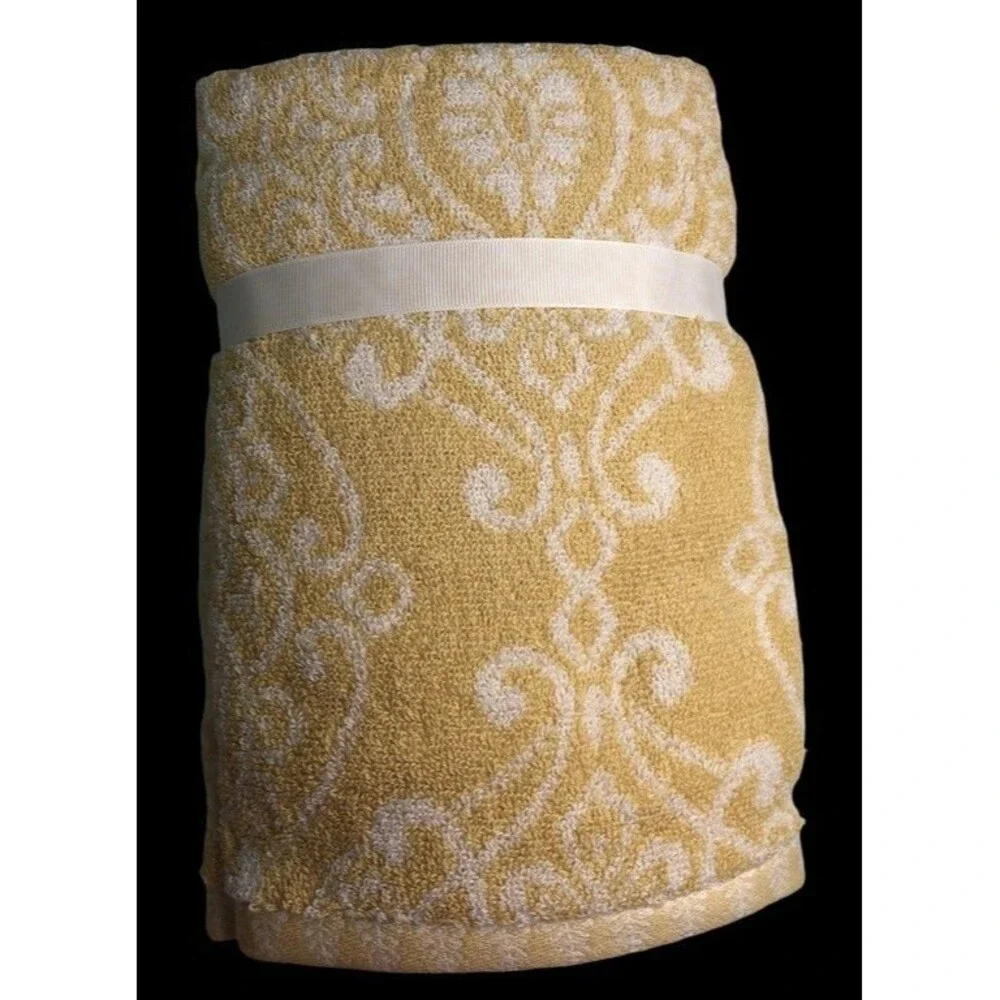 Deborah Connolly Fingertip Towels Bathroom Yellow White Fleur de Lis Set of 2